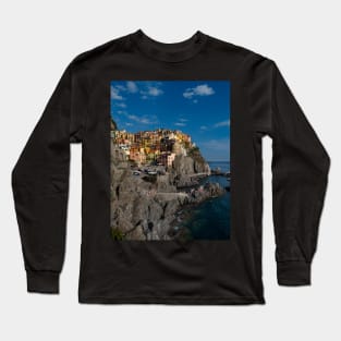 View on the cliff town of Manarola, one of the colorful Cinque Terre on the Italian west coast Long Sleeve T-Shirt